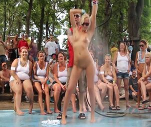 Fest Nymphs Getting Total Bare And Displaying Snatch In Over