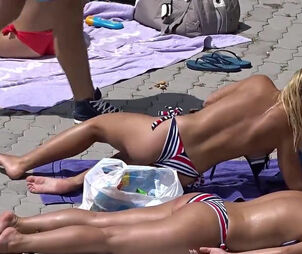 Super-sexy bra-less beach gfs with torrid cabooses
